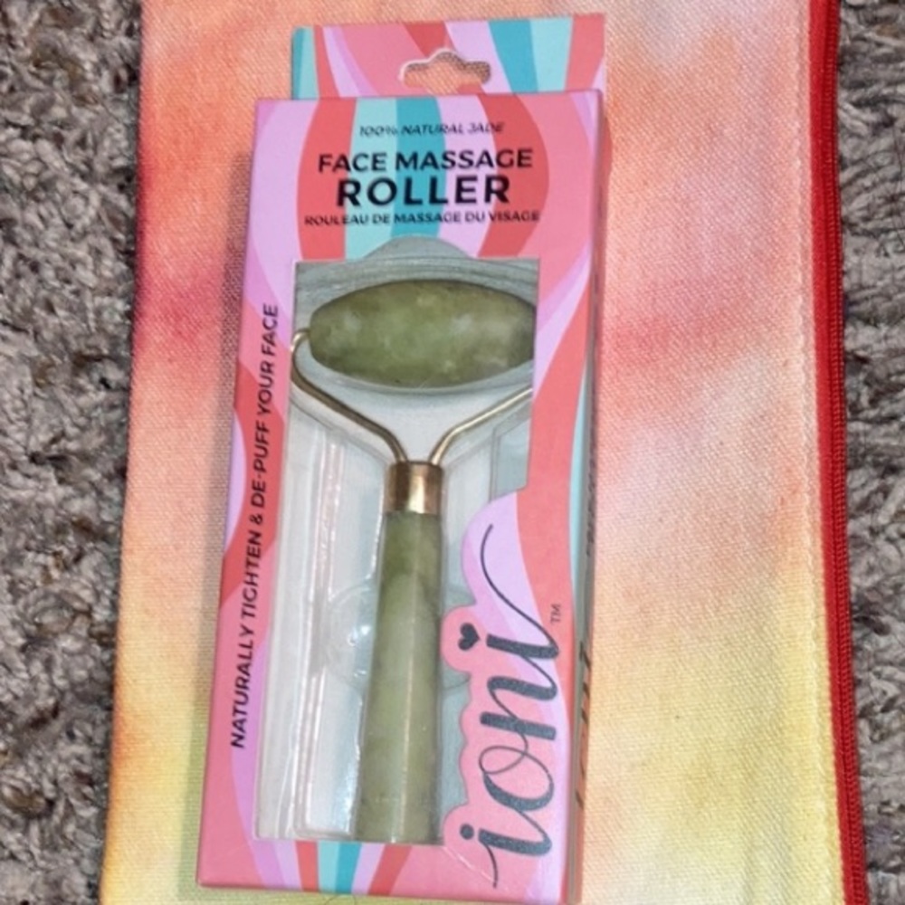 Ioni Cosmetics Jade Face Massage Roller & Canves Zipper Pouch Bag